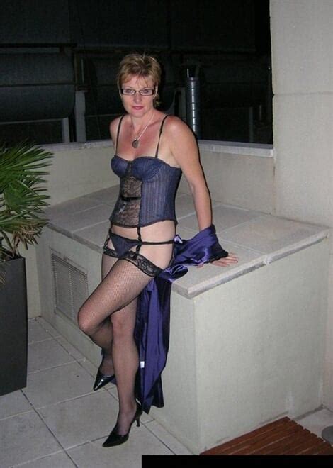 Amateur Milf Blonde Short Hair Glasses Cb E X Porn Pic