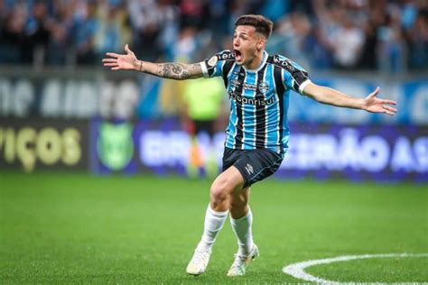 O fato novo que pode fazer Renato repensar esquema tático no Grêmio