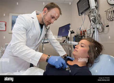 Emergency Room doctor in hospital with patient Stock Photo - Alamy