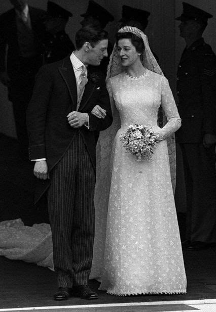 The Hon Angus Ogilvy And Princess Alexandra Of Kent 1963 Robe De