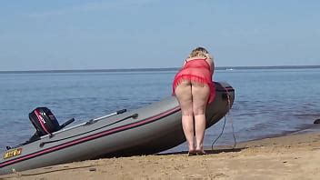 Milf With Juicy Ass On The Beach Xvideos