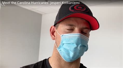 Hockey30 Vidéo Jesperi Kotkaniemi s est déjà entraîné en Caroline