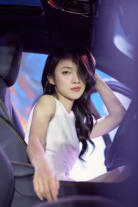 Hot Girl Gen Z N I Ti Ng V Xinh P H C V N Kh Ng V Gi I Ki M Ti N B O D N Tr