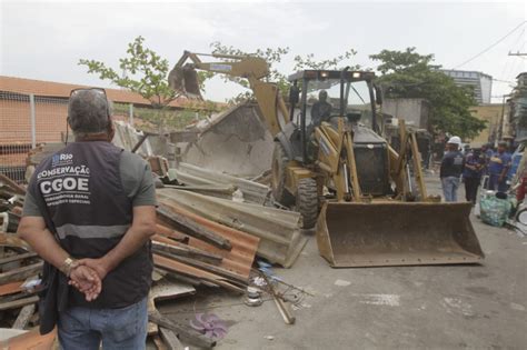 Constru Es Irregulares S O Demolidas Na Provid Ncia Mh Geral