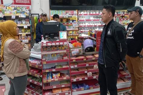 Bacok Pegawai Minimarket Perampok Gasak Uang Rp Juta Di Tangerang