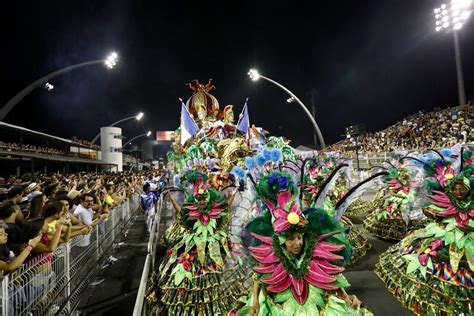 Escolas campeãs do Carnaval de São Paulo desfilam nesta sexta no