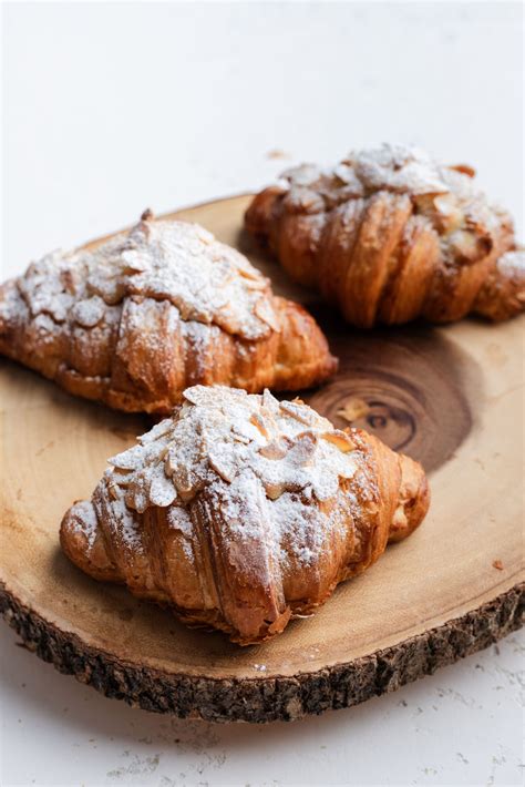 Almond Croissant - SUI Bakery