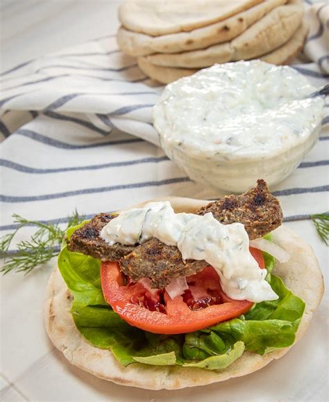 Lamm Gyros Mit Authentischer Griechischer Tzatziki Sauce Rencana