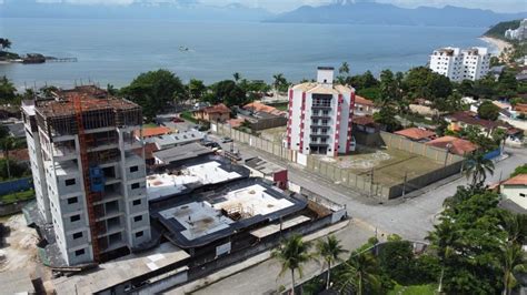 Apartamento Na Avenida Doutor Aldino Schiavi Martim De Sa Em