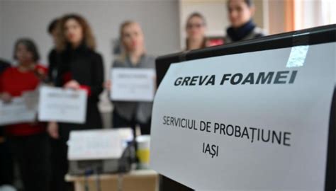 Consilierii de probaţiune din Iaşi continuă greva foamei Una dintre