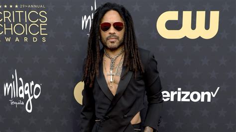 Lenny Kravitz Getting Music Icon Award At People's Choice Awards