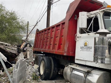 ¡qué Horror Camión Choca Contra Casa Y Hiere A Tres Niñas Que Veían La Tv