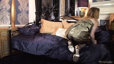 Mature Blonde S Pussy Under Pantyhose Nicole Hart