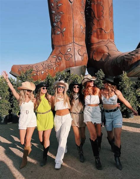 11+ Stagecoach Outfits With A Chic Coastal Cowgirl Vibe for 2023