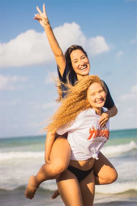 Hot Sexy Nivea Cavalcante Bikini Pics