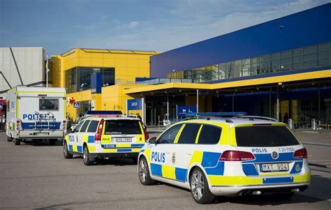 En bikini une policière interpelle un voleur