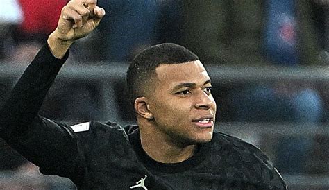 Kylian Mbapp Besorgt Alle Drei Tore Psg Erobert Tabellenspitze Der