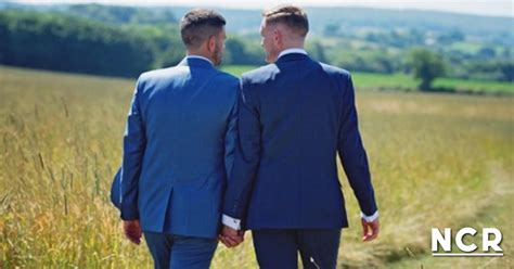 Pareja gay adopta a bebé con VIH NCR Noticias Noticias Costa Rica