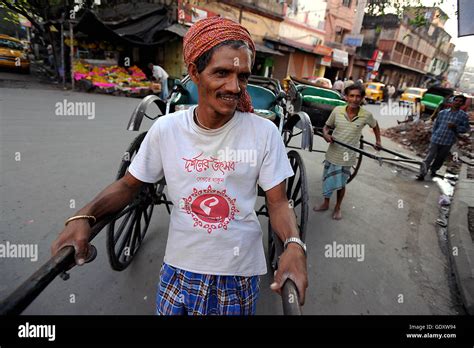 INDIA. Kolkata. 2011. Rickshaw puller Stock Photo - Alamy