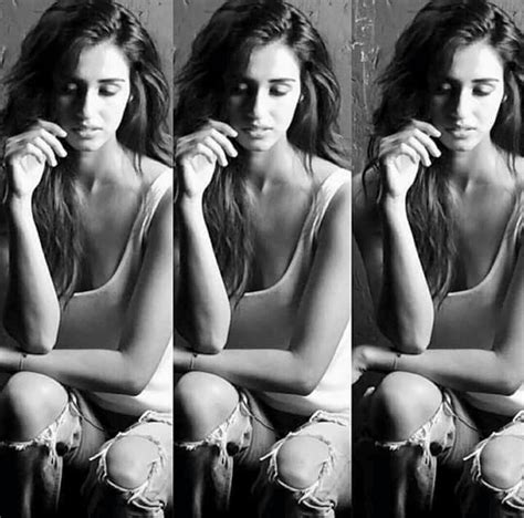 Actress Disha Patani Hot Spicy Cleavage Photos Are Too Ho