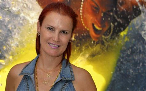 Elma Aveiro Aquece As Redes Sociais Foto Em Lingerie De Renda