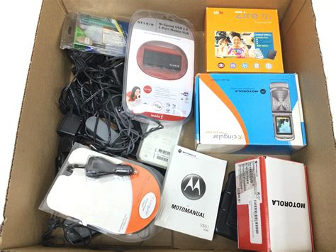 Lot - Vintage Motorola Flip Phones & Accessories