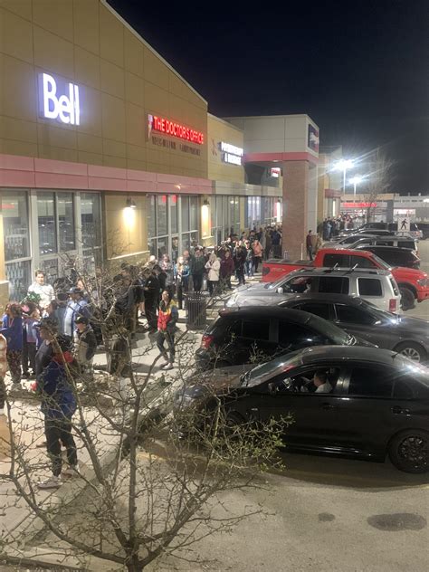 Beacon hill GameStop Zelda release tonight : r/Calgary