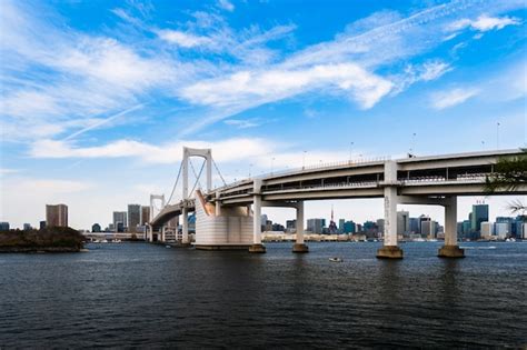 Ponte do arco íris em tóquio japão Foto Premium