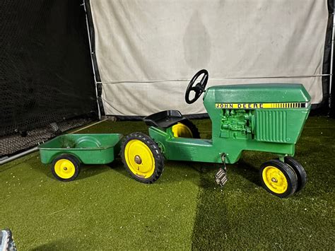 John Deere 520 Pedal Tractor