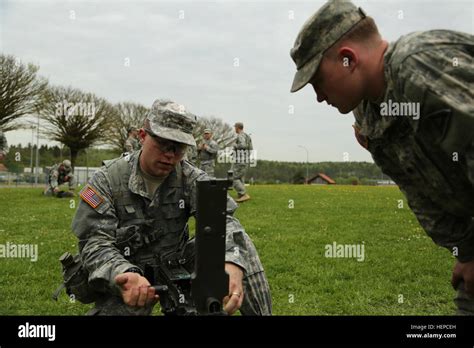 U S Army Spc Paul Tusiak Right Of Charlie Company 1st Battalion