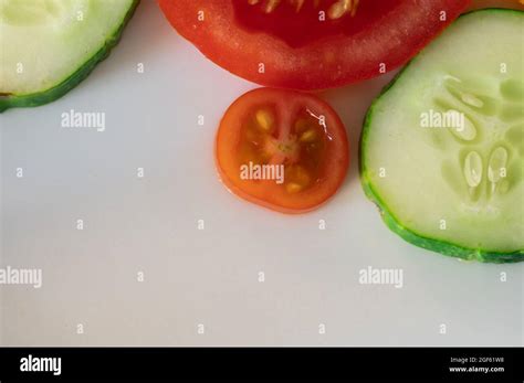 Rodajas de tomate rebanadas de fruta fotografías e imágenes de alta