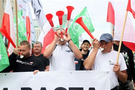 Protest Agrounii W Warszawie Na Banerach Putin Innpoland Pl