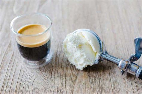 Affogato Perpaduan Manisnya Es Krim Vanilla Dan Pahitnya Espresso