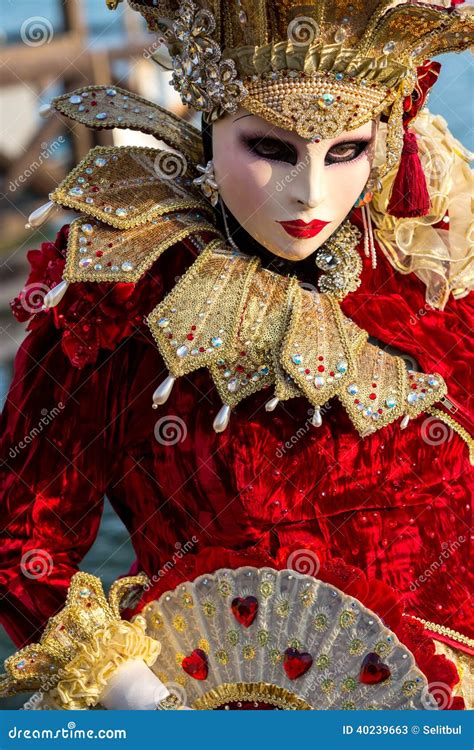 Mulher Trajada Durante O Carnaval Venetian Veneza It Lia Foto De