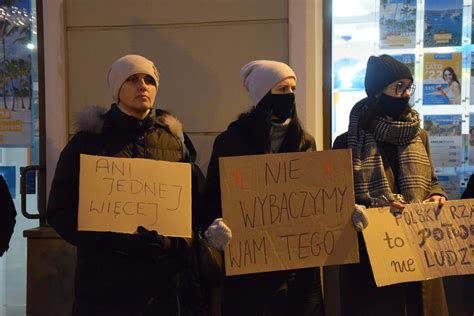 Częstochowa Protest Strajku Kobiet po śmierci 37 letniej kobiety