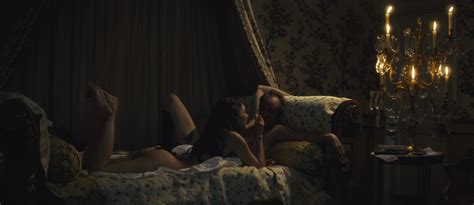 Naked Charlotte Le Bon in Le grand méchant loup