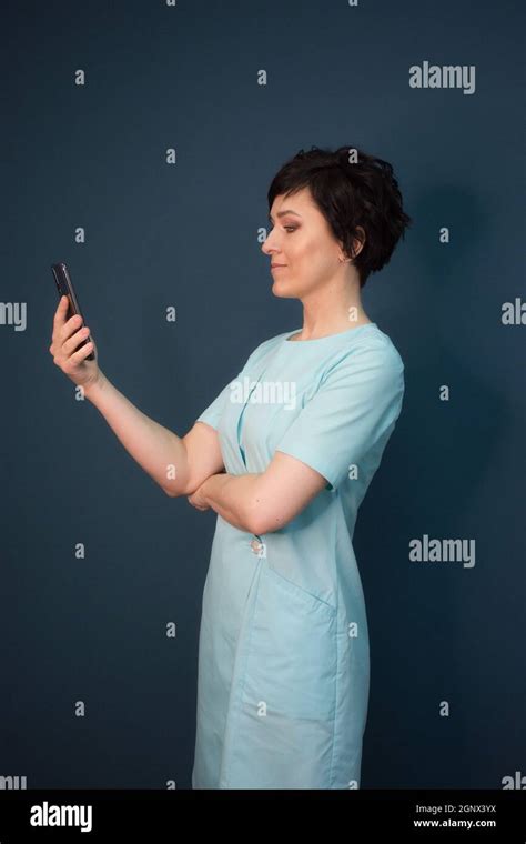 how to hold phone correctly