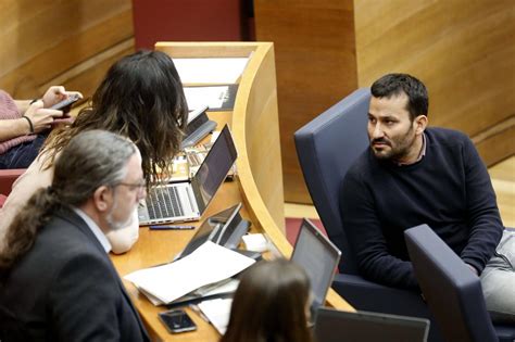 La justicia apuntilla el modelo de Marzà que primaba el valenciano con