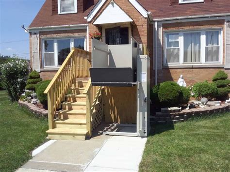 Outdoor Wheelchair Lifts For Your Porch or Deck | Lifeway Mobility