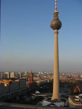 012 bredvid Fernsehturm som är det näst högsta tv tornet i Europa