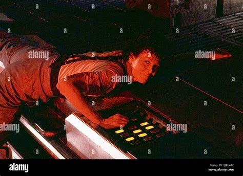 Sigourney Weaver Aliens 1986 Stock Photo Alamy