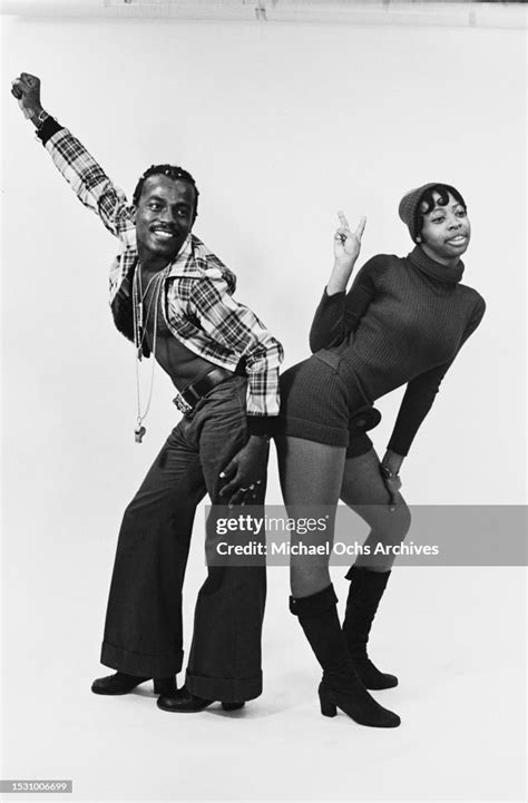 Soul Train dancers during a photo shoot for Right On! magazine,... News ...