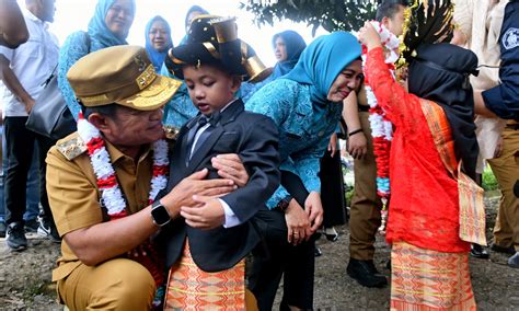 Tinjau Posyandu Di Tapsel Pj Gubernur Dan Pj Ketua Tp Pkk Sumut Ajak