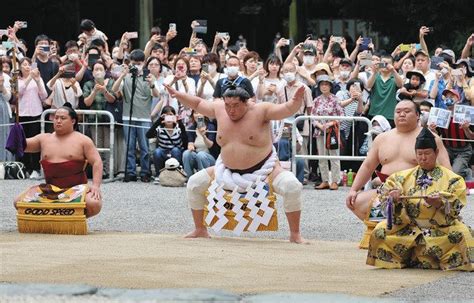 【動画】4年ぶりの横綱奉納土俵入り 熱田神宮、照ノ富士が不知火型を披露：中日新聞web