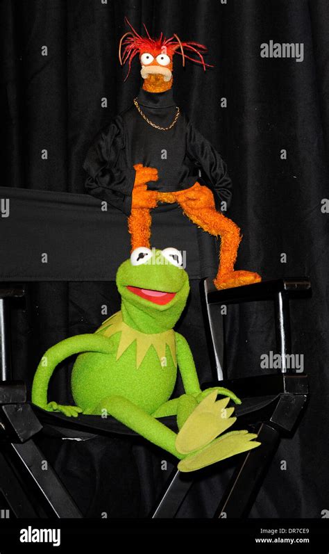 Kermit the Frog and Pepe the King Prawn Kermit the Frog and Pepe the ...