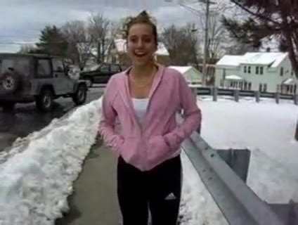 Brunette Pees A Bit Omorashi Videos Omorashi