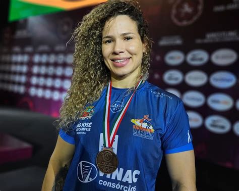 La S Nunes Fica O Bronze No Pr Ol Mpico De Wrestling Kamila