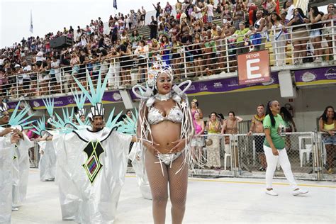 Confira O Desfile Da Piedade No Carnaval De Vit Ria A Gazeta