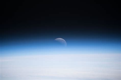 Moonset seen from the International Space Station | Earth Blog