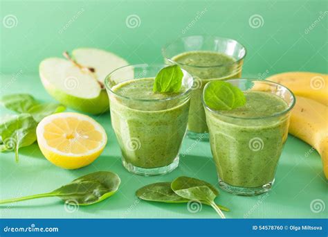 El Smoothie Verde Sano Con Espinaca Sale Del Pl Tano Del Lim N De La